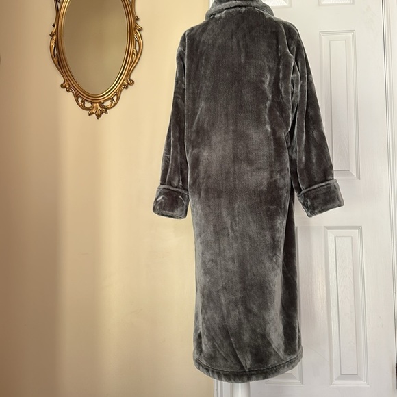 Pottery Barn Robe Fluffy Grey Long Robe Missing Size Tag & Belt - Picture 3 of 9